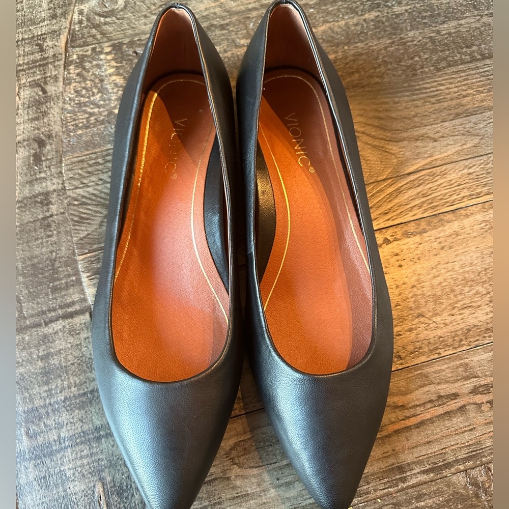 Lena flats by Vionic, black size 6.5